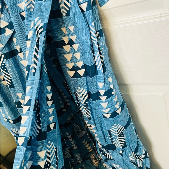 Blue Geometric Patterned Dress - Picture 2 of 8